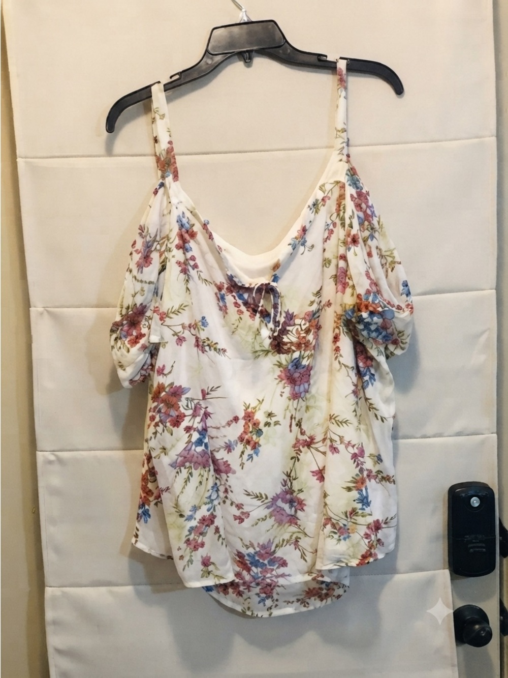 Maurices Floral Blouse 3X Plus Size Cream Cold Shoulder